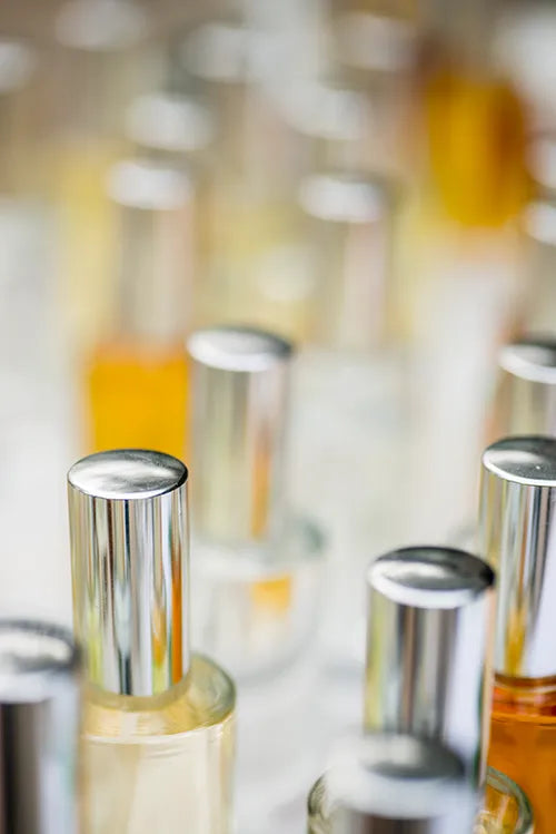 Nahaufnahme eines Parfumflakons