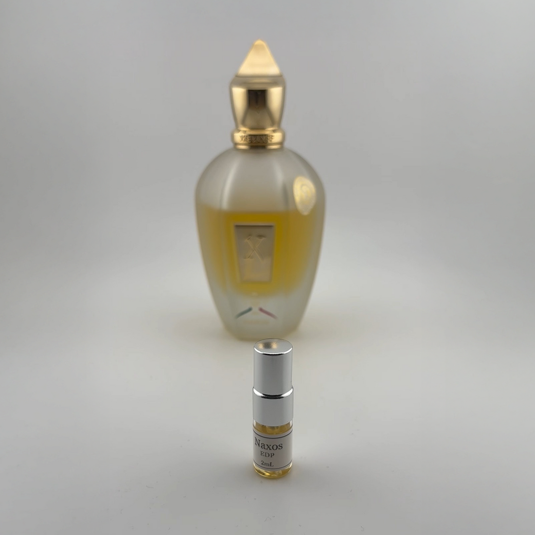 Xerjoff Duftprobe im kleinen Glasflakon mit goldener Kappe
